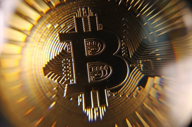 Il Bitcoin crolla sotto gli 80mila dollari: cancellati quasi tutti i guadagni post-elezioni