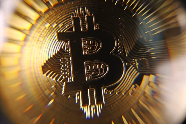 Il Bitcoin crolla sotto gli 80mila dollari: cancellati quasi tutti i guadagni post-elezioni