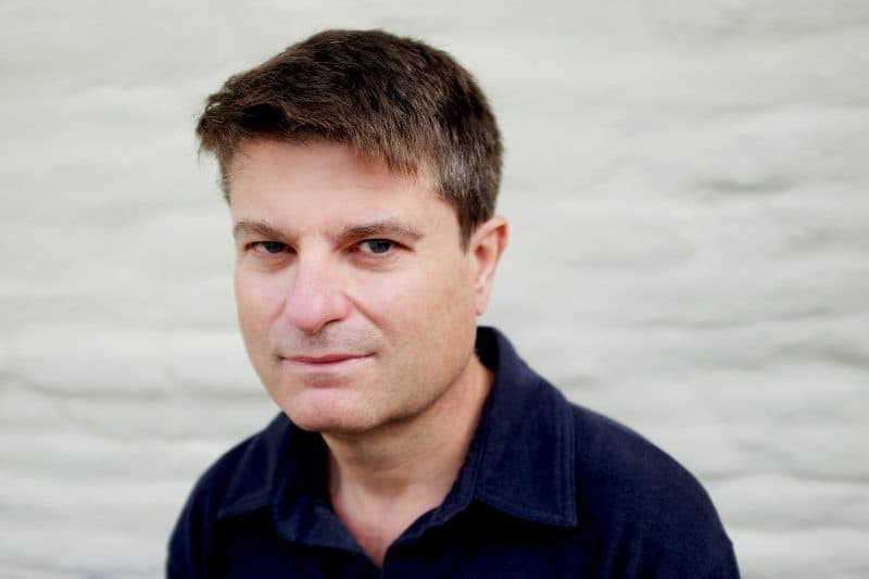 Martin Ford ha visto il futuro in cui smetteremo di lavorare. Ce lo ha raccontato