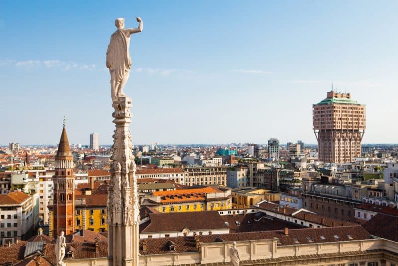 Abitare nella Torre Velasca: Unipol prepara il rilancio degli appartamenti
