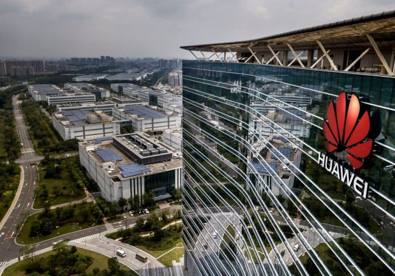 Dall'auto elettrica allo smartphone: come Huawei ha reagito ai divieti imposti dalla Casa Bianca