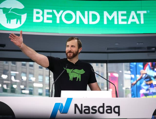 Il Covid-19 colpisce gli hamburger vegetali di Beyond Meat. E il titolo crolla in Borsa