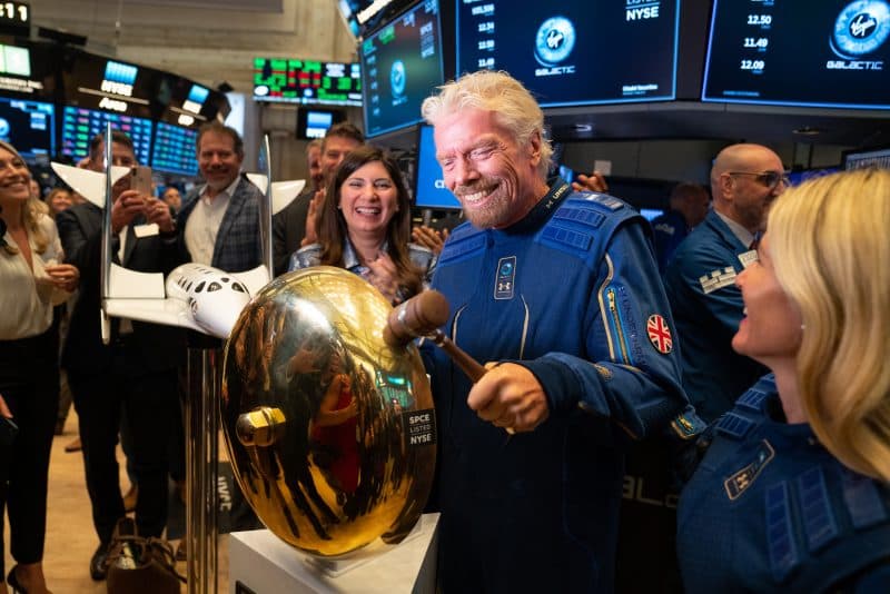 Problemi "spaziali" per Richard Branson: accusato di aver gonfiato i prezzi delle azioni di Virgin Galactic