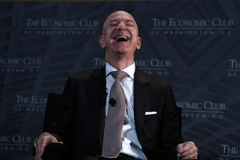 Jeff Bezos ha (di nuovo) un patrimonio di oltre 200 miliardi di dollari