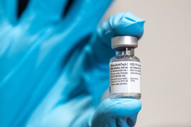 Le azioni Pfizer crollano ai minimi da 3 anni: in calo del 50% rispetto al picco del 2021