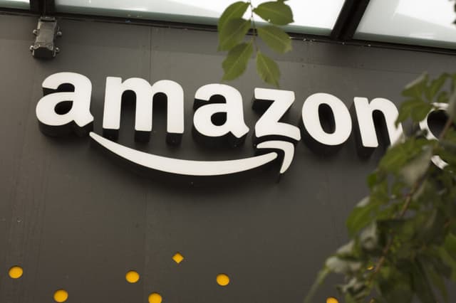 La trimestrale di Amazon: ricavi sopra le previsioni ma delude il cloud