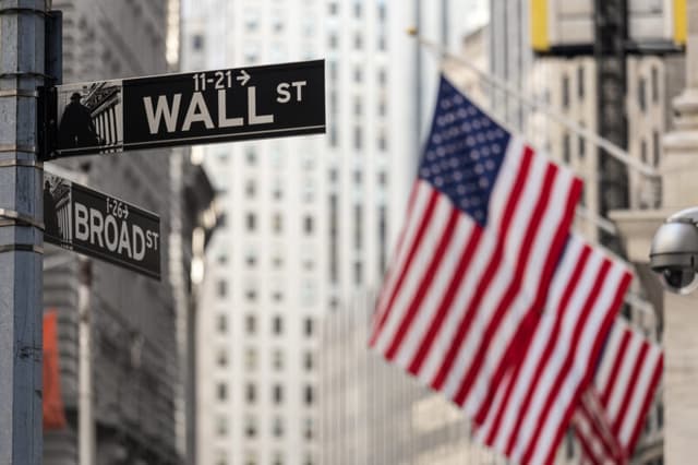 Il disgelo sui dazi Usa-Cina fa volare la Borsa. Bezos, Musk e Zuckerberg guadagnano oltre 40 miliardi di dollari