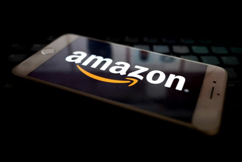 Amazon supera le stime sugli utili del primo trimestre. Ma il titolo scende per previsioni deludenti