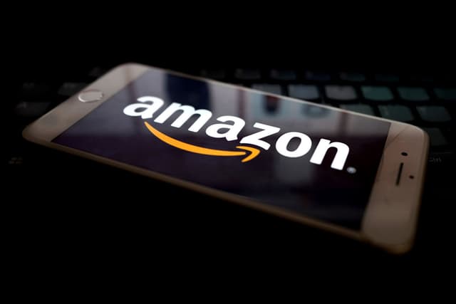 Amazon supera le stime sugli utili del primo trimestre. Ma il titolo scende per previsioni deludenti