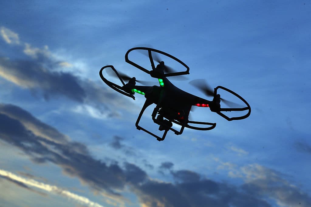 Dji come Huawei: il primo produttore di droni al mondo finisce nella lista nera degli Stati Uniti. Ed è costretto a tagliare