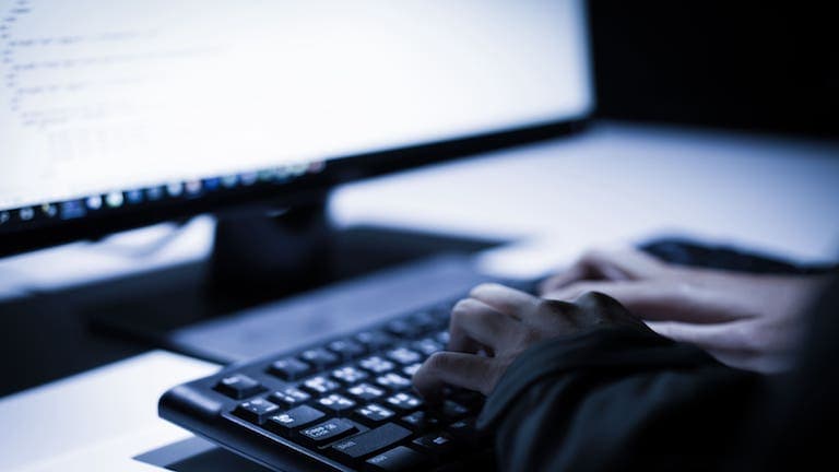 Attacchi agli uffici, cartelle cliniche rubate: quando gli hacker attaccano aziende e pubblica amministrazione