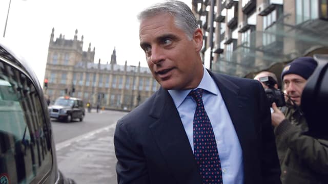 UniCredit: volano gli utili, ma il 2025 non convince. Giù il titolo a Piazza Affari