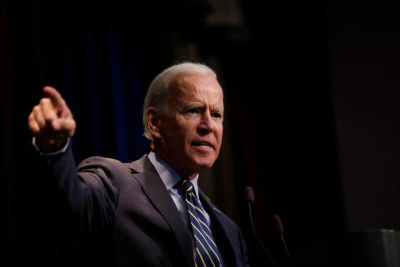 Biden limita gli investimenti tecnologici statunitensi in Cina. Stretta su chip, IA e quantum computing