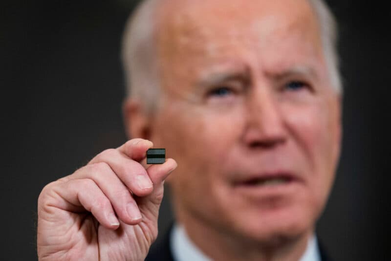 La guerra dei chip continua: gli Usa vietano a Intel e Qualcomm di vendere a Huawei