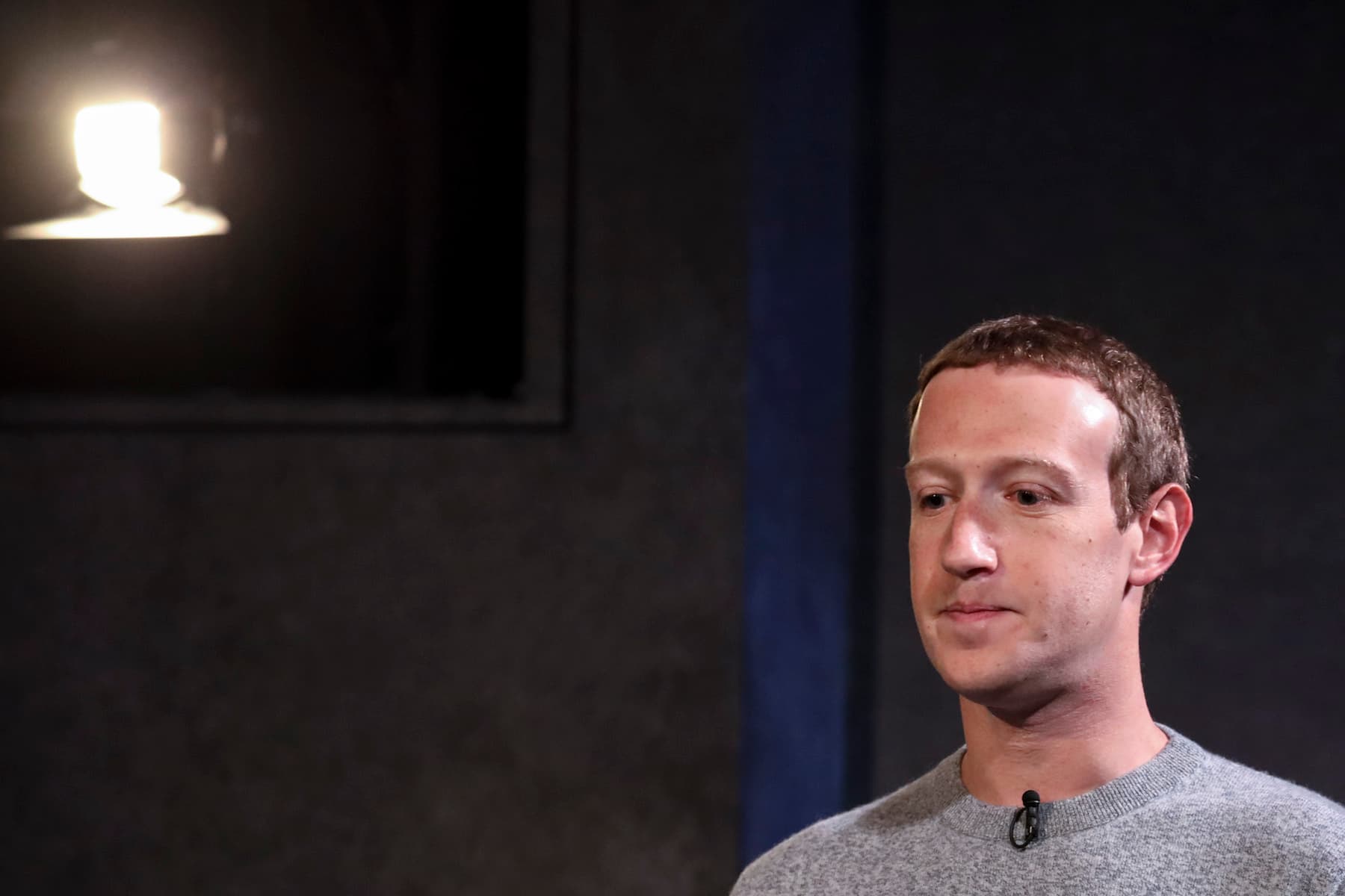 Mark Zuckerberg non è più tra i 10 americani più ricchi: ha perso 77 miliardi in un anno