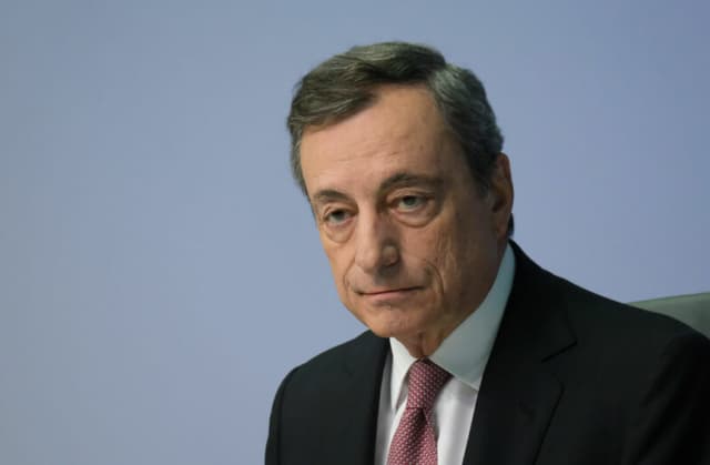 Mario Draghi ai saluti: "Anche il cuore dei banchieri viene usato". E intanto la Bce alza i tassi: non accadeva dal 2011