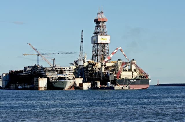 Saipem prevede una perdita di oltre il 30% del capitale nel 2021. E crolla in Borsa (-35%)