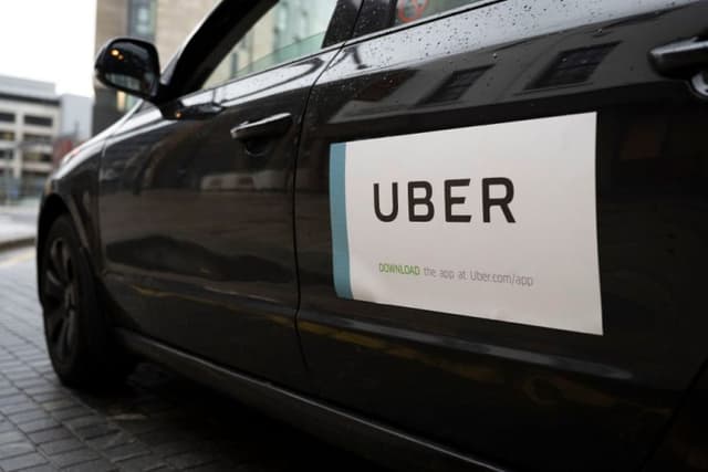 Il pugno duro di Uber: entro il 2030 fuori dalla piattaforma tutte le auto non elettriche