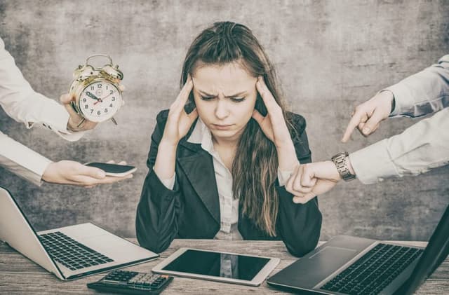 L'equilibrio vita-lavoro, sicurezza e avanzamento di carriera: ecco i fattori più importanti nella scelta di un'azienda