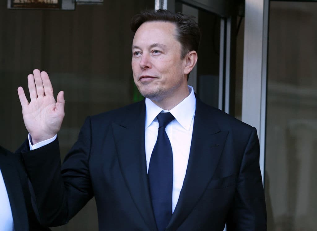 Elon Musk apre ai pagamenti con Dogecoin per le Tesla: la criptovaluta vola alle stelle