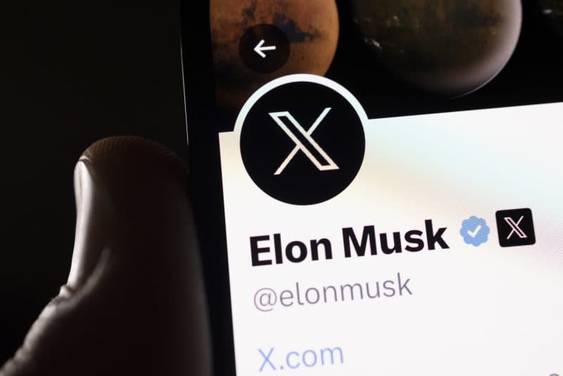 L'uso di X è calato del 30% nell'ultimo anno. Ma Elon Musk non è d'accordo