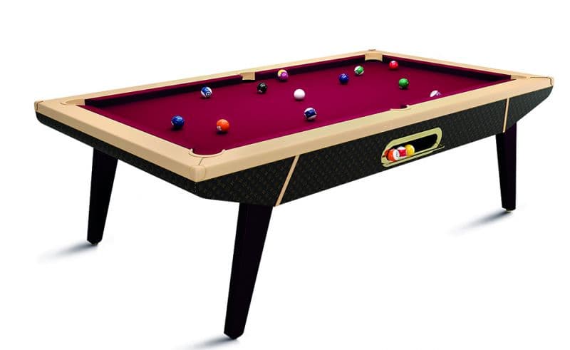 Svaghi, giochi di lusso e accessori per lo sport: guida al regalo di Natale perfetto