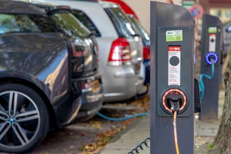 Crisi dell'auto elettrica? Cardinali (Unrae): "No, segnali da interpretare. E ostacoli culturali e politici"