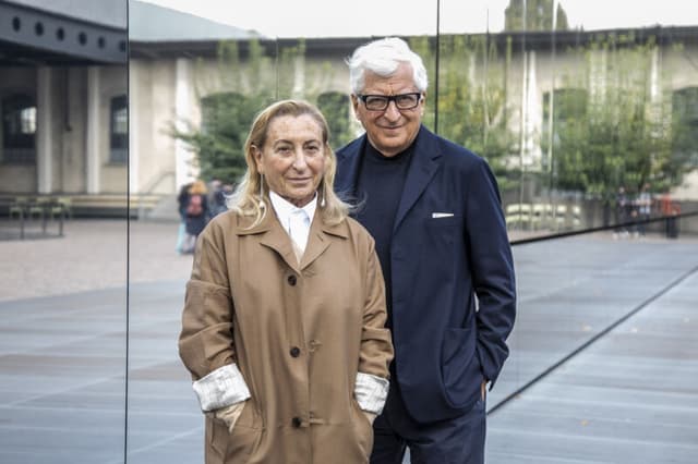Prada stringe su Versace: esclusiva di quattro settimane per chiudere la trattativa