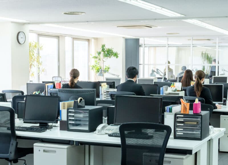 Con l'IA 200.000 dipendenti pubblici rischiano di essere sostituiti. La ricerca di FPA