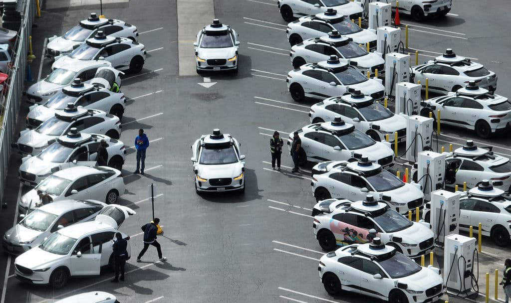 I robotaxi sono il sogno di Elon Musk. Ma per Waymo sono già realtà