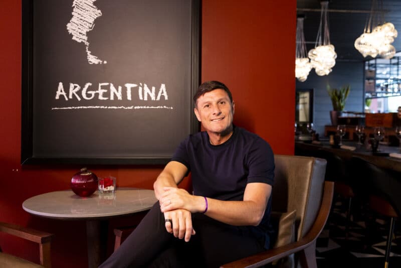 Dal calcio alla ristorazione: la secondo vita milanese di Javier Zanetti tra carne e vini argentini