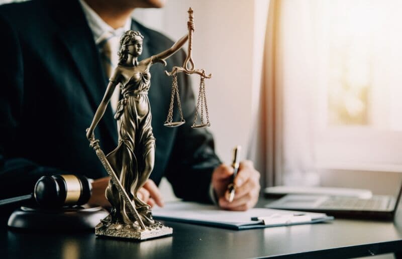 Come la professione legale influisce sul benessere economico e sociale degli Stati