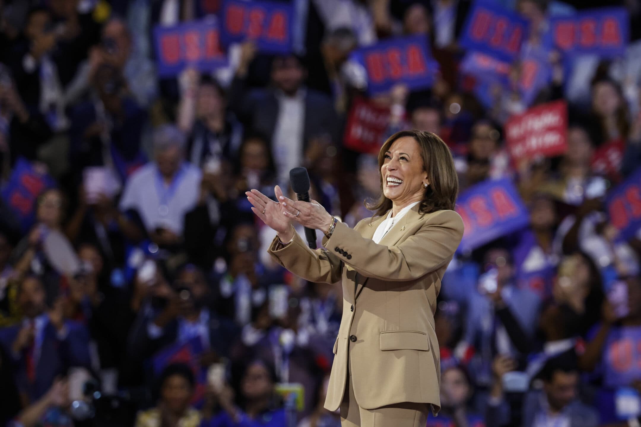 Chi sono i miliardari che hanno donato almeno un milione di dollari alla campagna di Kamala Harris