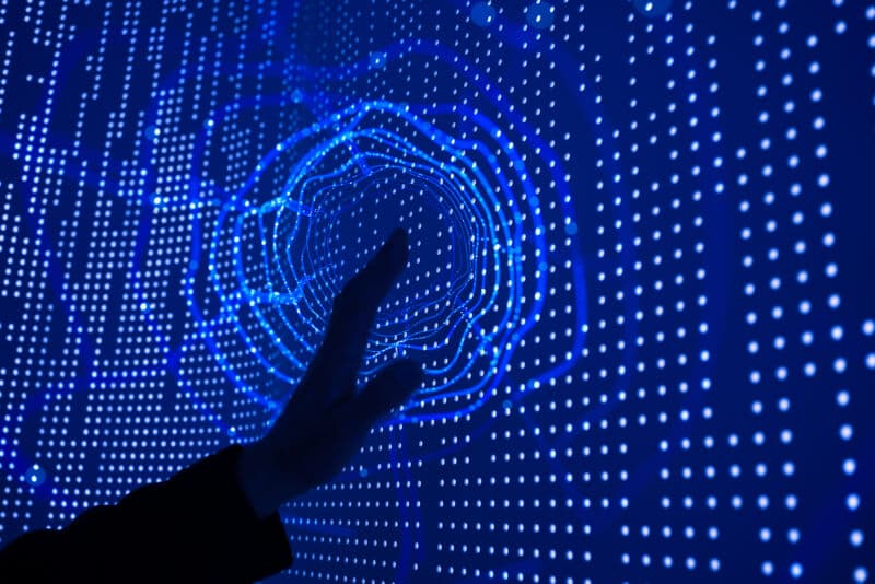 Boom dell’IA: il mercato globale potrebbe sfiorare i 1.000 miliardi di dollari entro il 2027