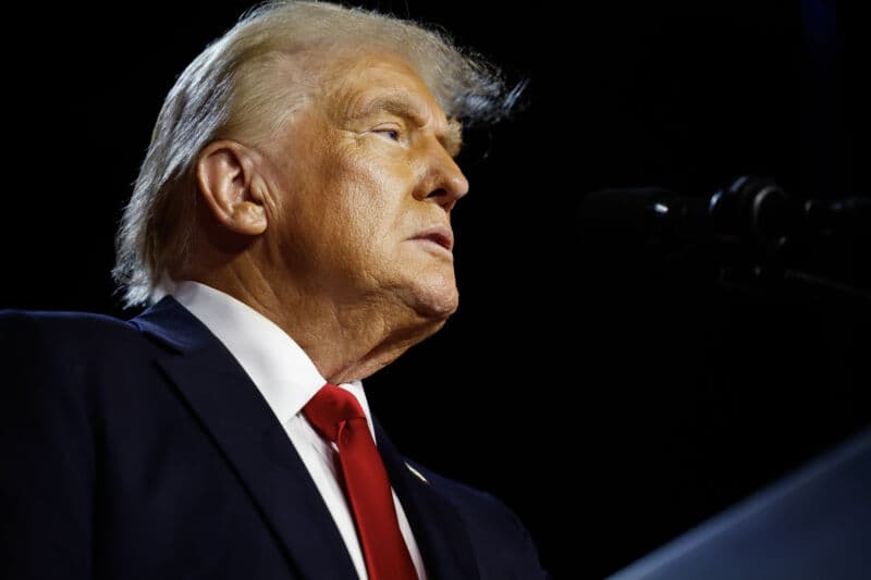 Trump minaccia una tariffa del 200% sugli alcolici dell'Ue, compresi i vini francesi