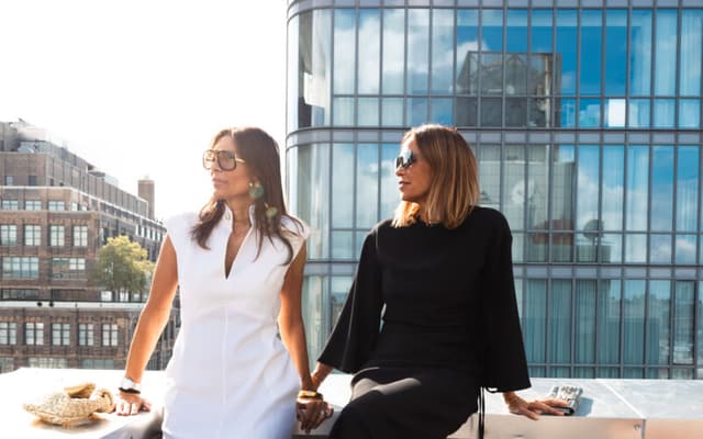 "Ogni capo è un messaggio d’amore all'Italia". La moda al femminile secondo Cristina Parodi e Daniela Palazzi