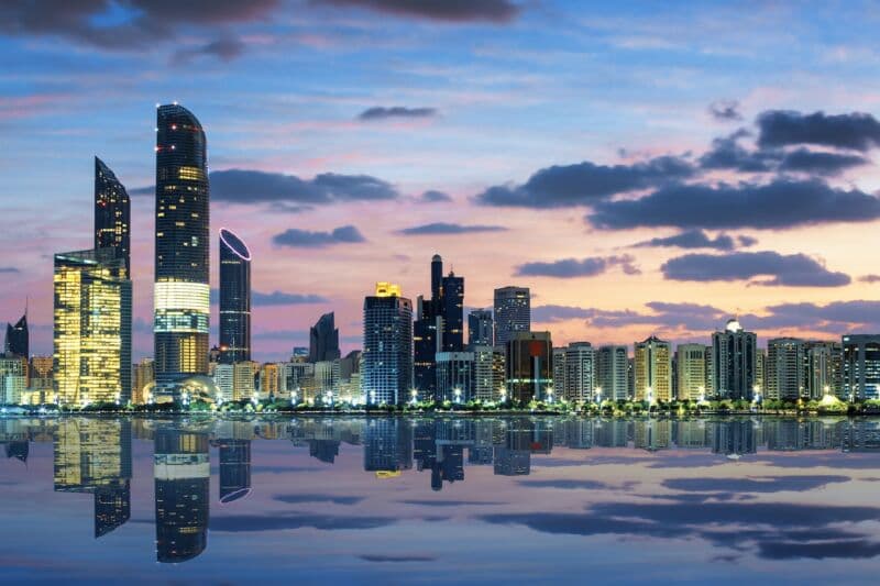 Interventi militari e diversificazione dal petrolio: come gli Emirati Arabi sono diventati una potenza regionale