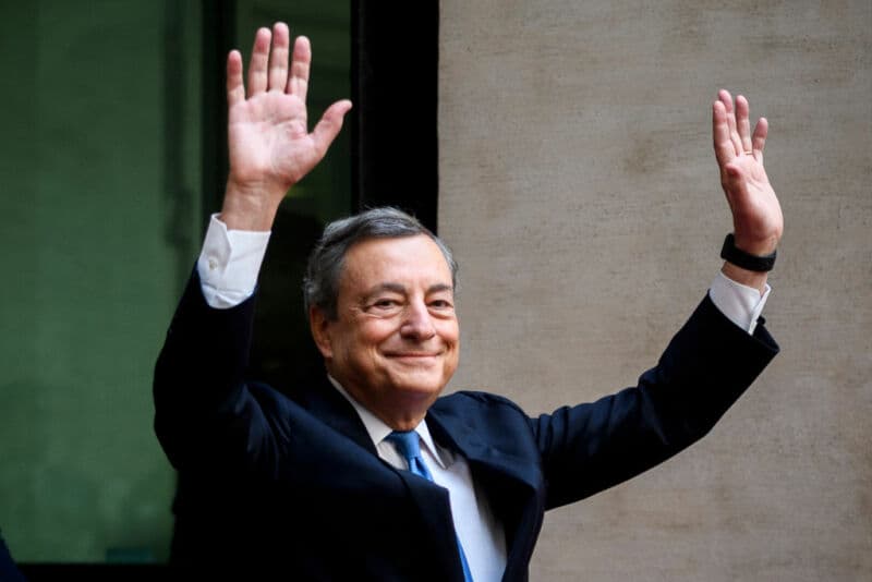 Draghi: "L'Ue deve agire come un unico stato". E rilancia: "Servono 800 miliardi l'anno"