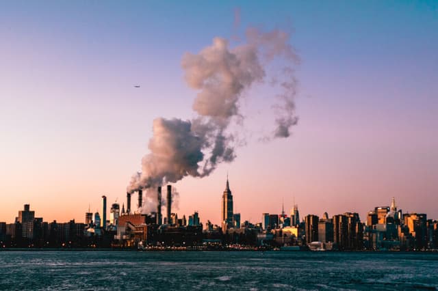 New York farà pagare 75 miliardi di dollari ai produttori di combustibili fossili per i danni da cambiamento climatico
