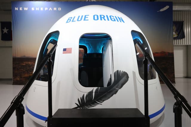 Blue Origin di Jeff Bezos lancia con successo in orbita il razzo Glenn