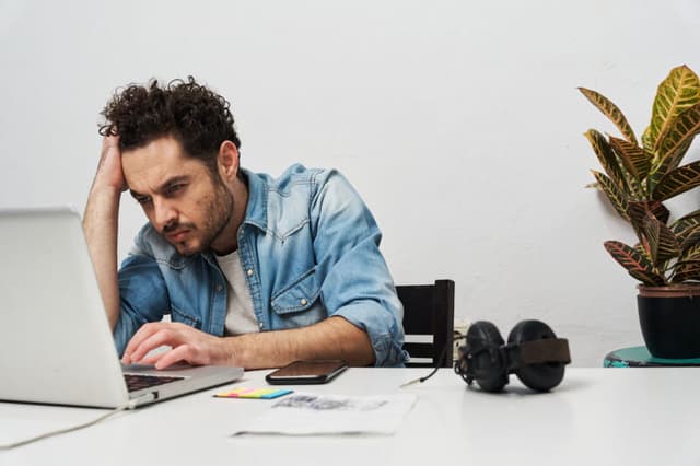 Dipendenti italiani i più insoddisfatti d'Europa: solo il 43% considera la propria azienda un eccellente ambiente di lavoro