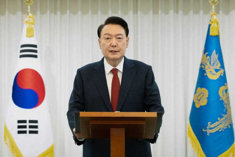 Il presidente della Corea del Sud Yoon Suk-yeol è stato arrestato per insurrezione