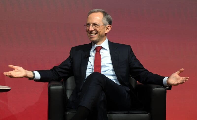 Ferrari corre in Borsa in scia ai conti del 2024. Vigna: "Potremmo anticipare di un anno i target di profittabilità"