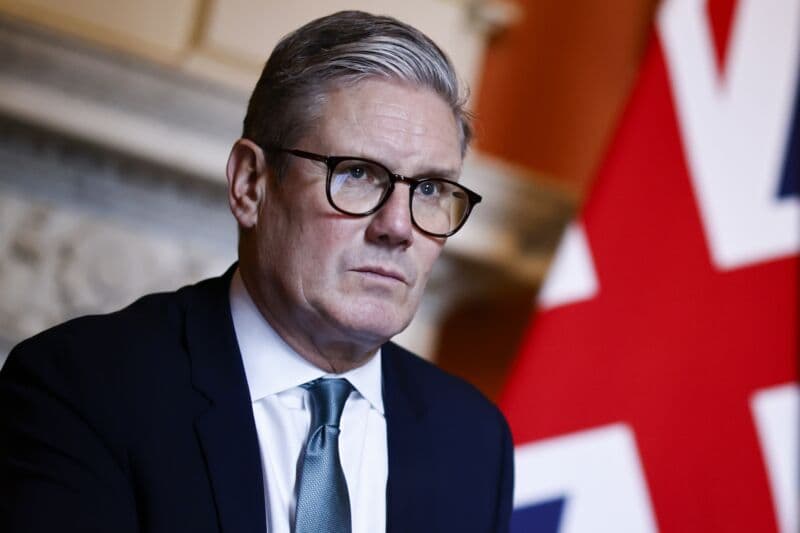 Incertezza politica e pericolo di isolamento: perché il Regno Unito si riavvicina all'Ue