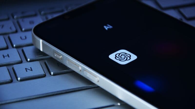 OpenAI accusa: "DeepSeek è stata addestrata con i nostri modelli di IA"