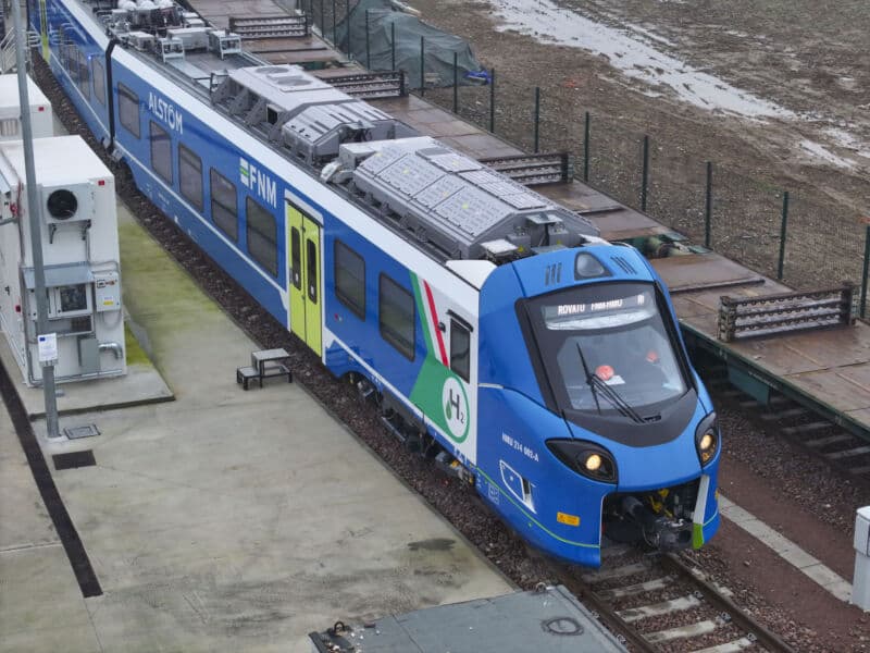 Il primo treno a idrogeno italiano è stato presentato a Brescia
