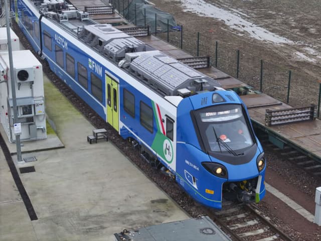 Il primo treno a idrogeno italiano è stato presentato a Brescia