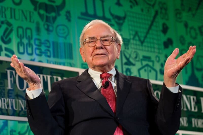 Chi sono i 25 miliardari più generosi d'America: in testa Warren Buffett