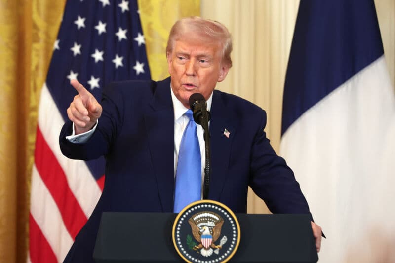 Trump vieta i viaggi da 12 paesi: ecco cosa sappiamo