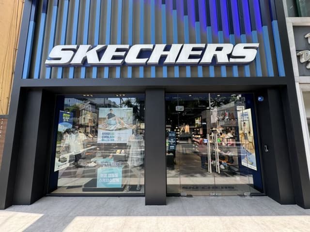 Skechers è stata acquisita da 3G Capital per 9 miliardi:" I dazi di Trump sono una minaccia esistenziale"